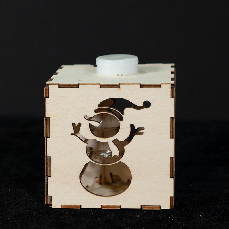 Wood box with snowman pattern